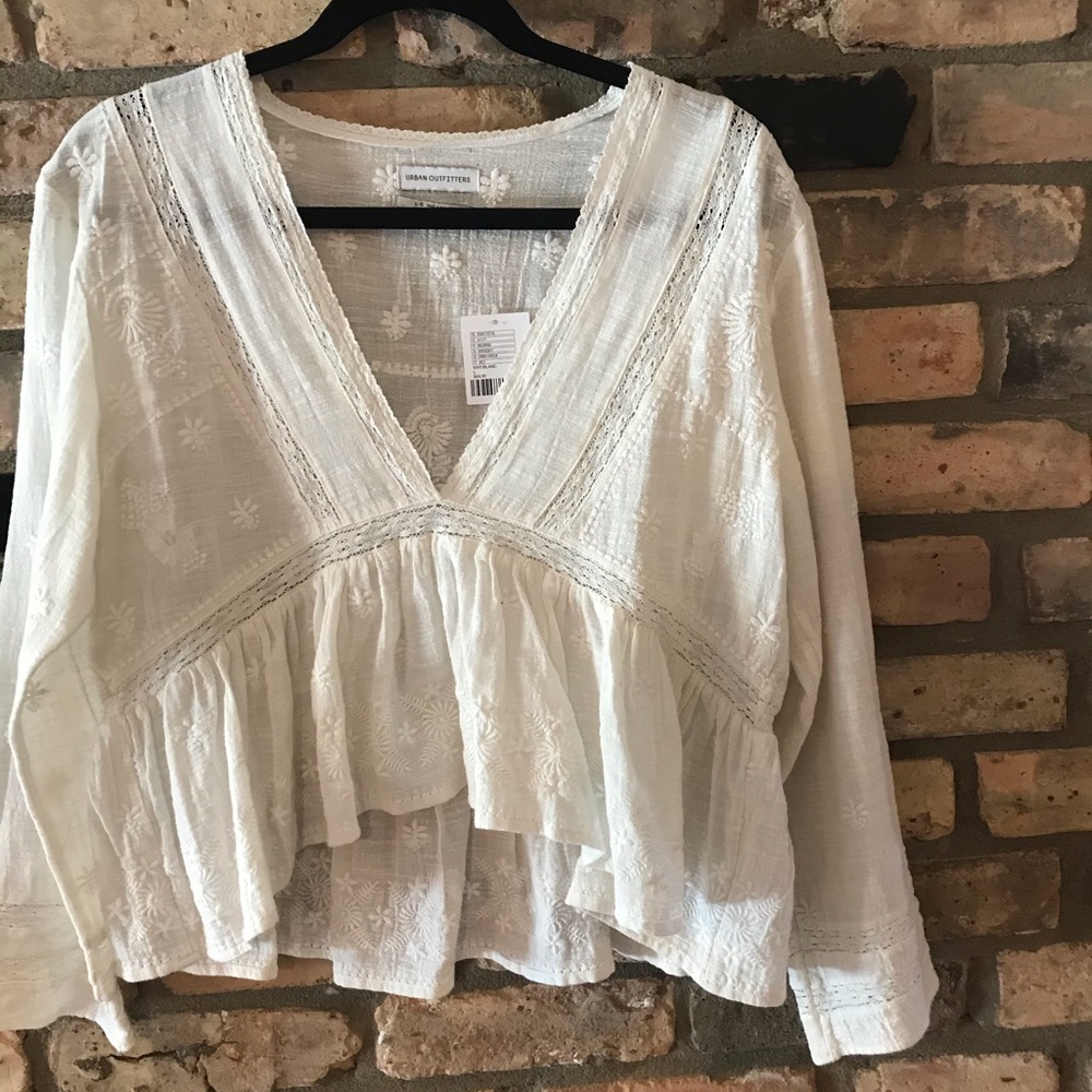 L long puffed sleeved shirt